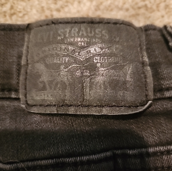 Women's Ripped Jeans - Picture 3 of 4